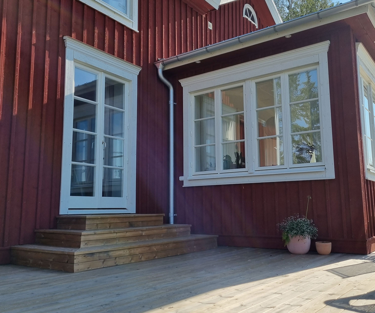 Kopplad fönsterdörr utåtgående